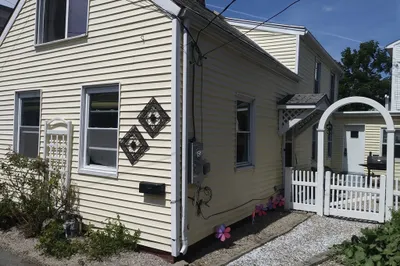 4 Lewis Ct 1