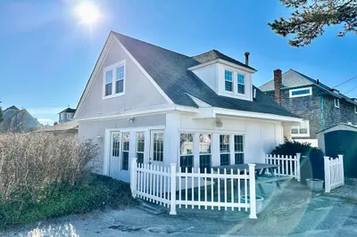 97a Beach Ave Winter Only Ave #10/1-6/30 1
