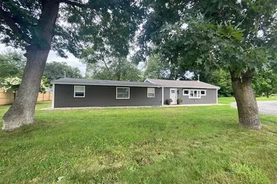 226 W Main St 1