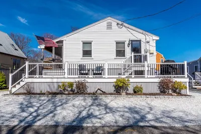 30 Mayflower Ln