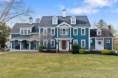 72 Pokanoket Ln 1