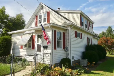 76 Joy St 1