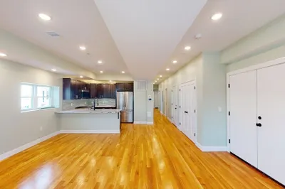 200 L St #1