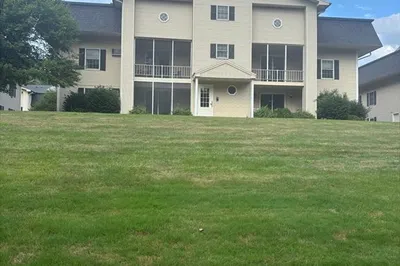 41 W. Summit St #68