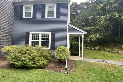102 Woodview Dr #102