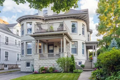 52 Arlington St #52