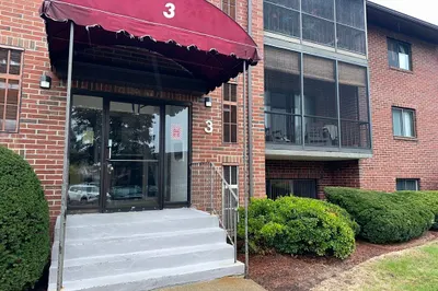 221 Oak St #3-15