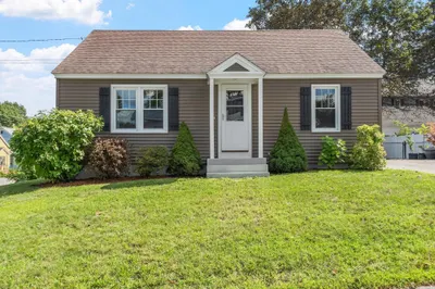4 Maverick St 1