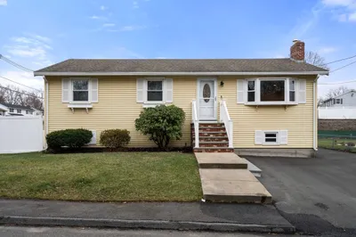 12 Crescent Dr