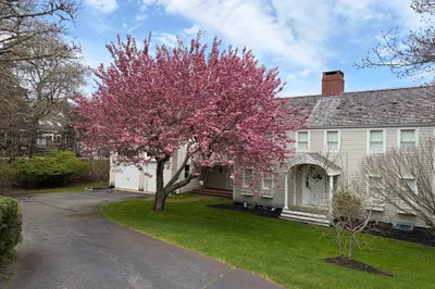 60 Harbor Hill Rd 1
