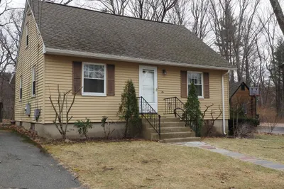26 Oakridge Ave