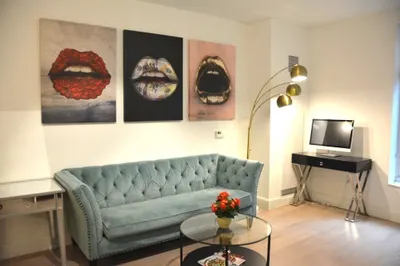 100 Lovejoy Wharf #6M