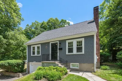 71 Capen St