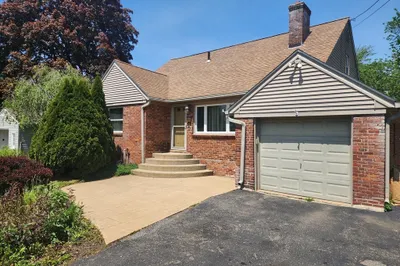 123 Maple St
