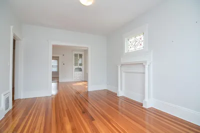 27 King St #3