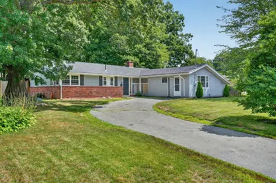 223 Elsie Rd 1