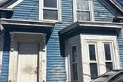 46 Lyons St