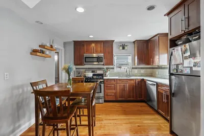 180 W 8th St #3