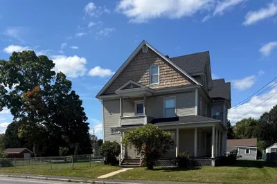 418 Chicopee St 1