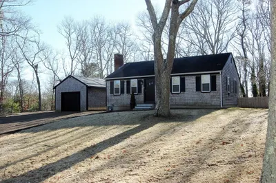 12 Emerald Way