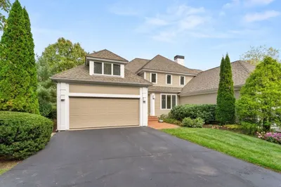 24 Highwood Ln