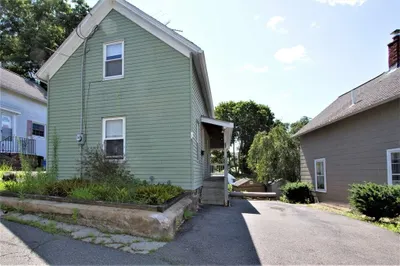 12 Bell St