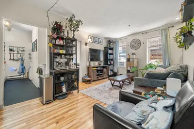 136 Prince St #3 1