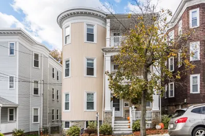 22 Bigelow St 1
