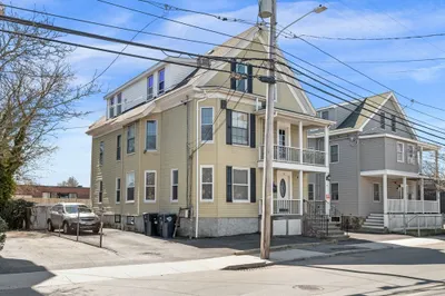 39 Mason St