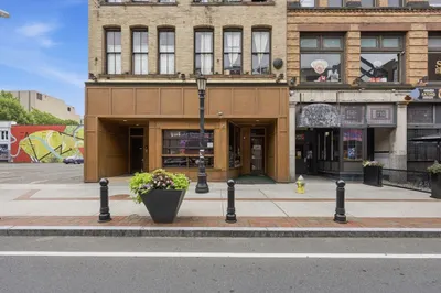 211-213 Worthington St