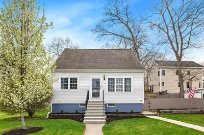 26 Lakeside Blvd 1
