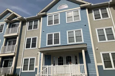 19 Broad St #208