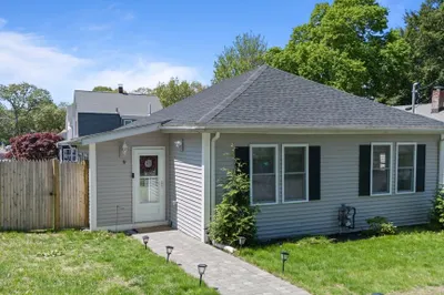 9 Laconia Ave 1