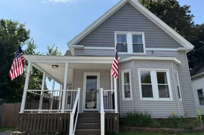 10 Jackson Ave