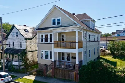 498-500 Coggeshall St 1