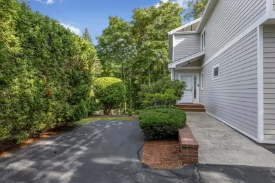 49 Edward Dr #49 1