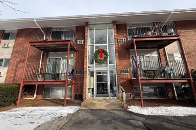 9 Longwood Drive #1