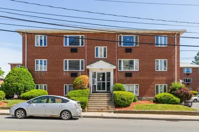 121 Warren St #4 1