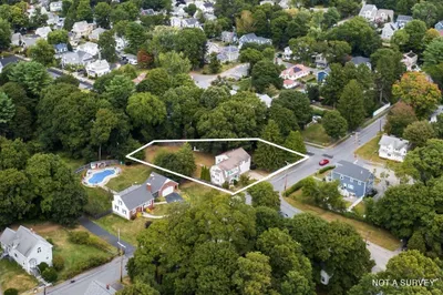 35 Curve St