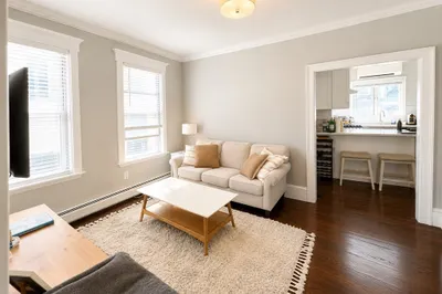 6-8 Bartlett St #2 1