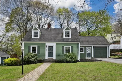 8 Pine Hill Circle