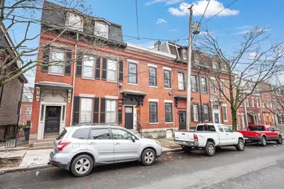33 White St