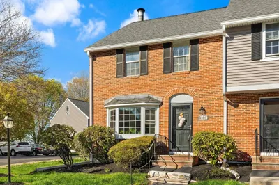 320 Newbury St #1101 1
