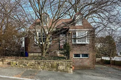 36 Nichols Rd