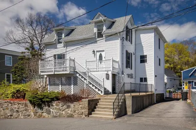 60 Roy St