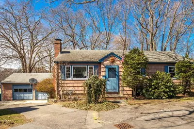 24 Graybriar Ln
