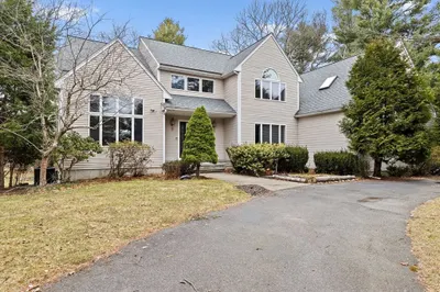138 Lounsbury Dr 1