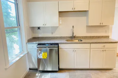 17 Rowell St #1