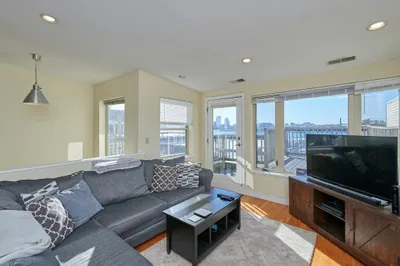 296 Meridian St #3