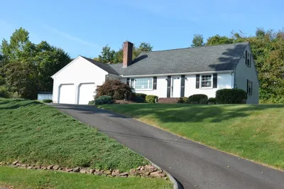 11 Brookside Circle